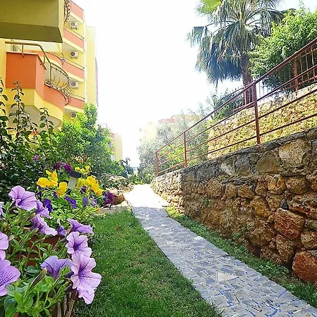 In Gundogan Sitesi 4757 Apartament Alanya